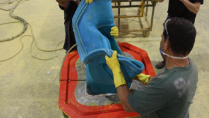 fabricar peças de fibra de vidro com contramolde de silicone